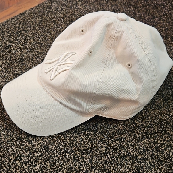 White Embroidered Logo Cap - Picture 2 of 2